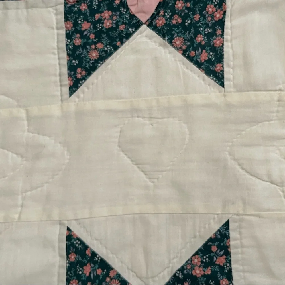 Beautiful quilt made by the Amish in Pennsylvania. In mint condition. QUEEN SIZE - Picture 5 of 9